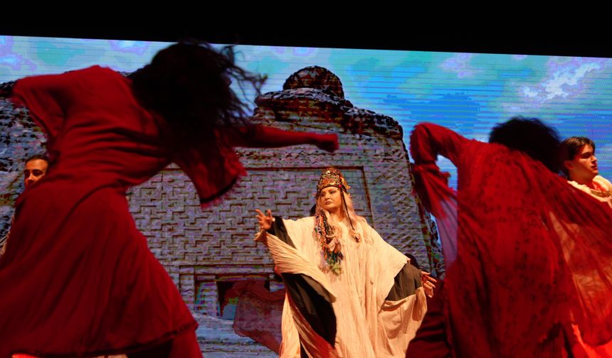 Büyükşehir Halk Dansları Topluluğundan Muhteşem Gösteri