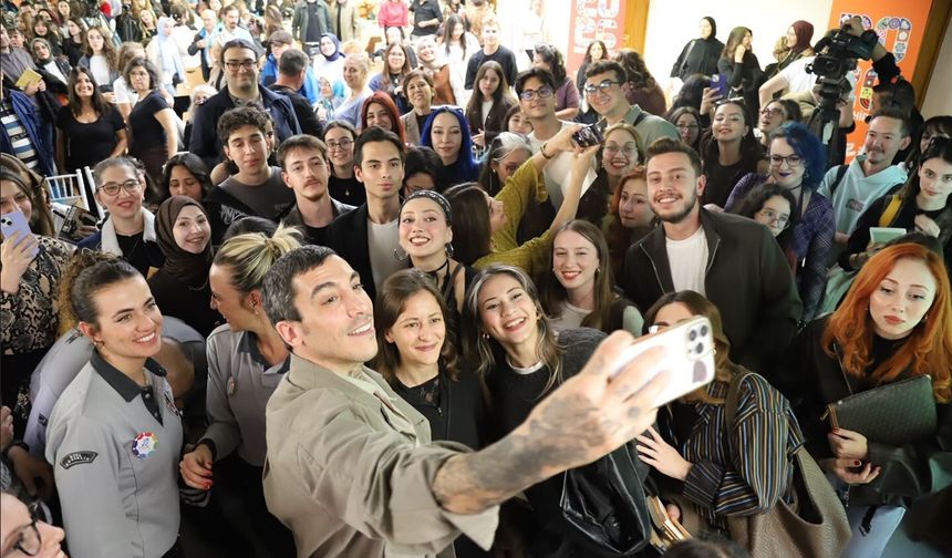 Uluslararası Eskişehir Yunus Emre Edebiyat Şenliği’ne Yıldız Yağmuru