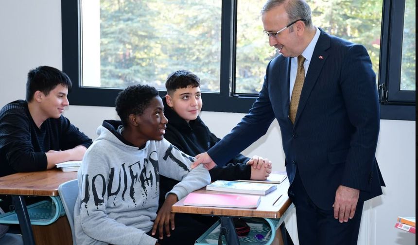 Sinan Aydın’dan Firuz Kanatlı Mesleki ve Teknik Anadolu Lisesine Ziyaret