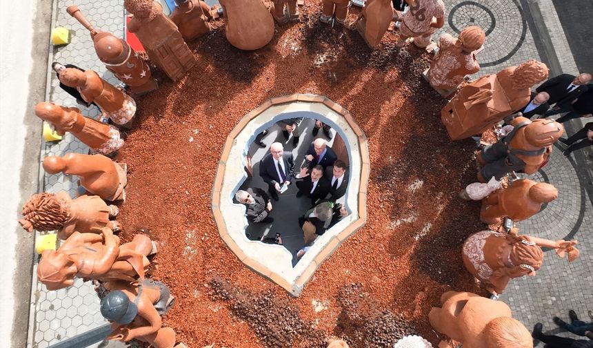 Atatürk Ve Çocukların İzi Eskişehir’in Kent Hafızasına Kazındı