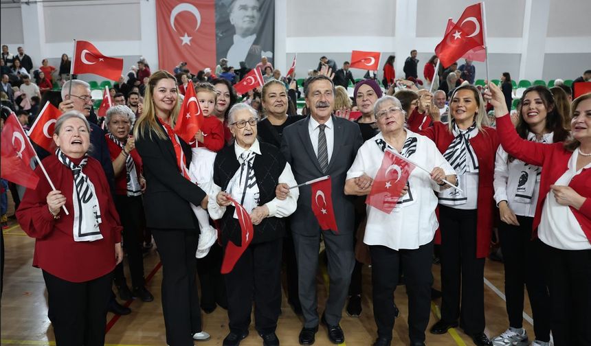Tepebaşı’nda Cumhuriyet Coşkusu Üç Nesli Bir Araya Getirdi