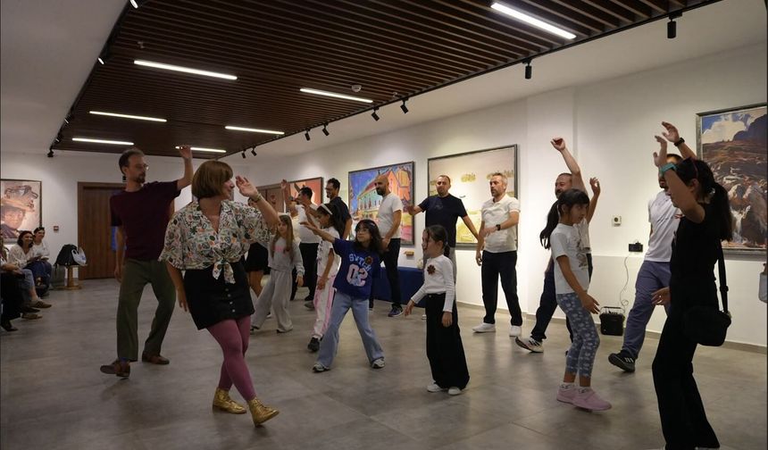 Kız Çocukları Ve Babaları Dansın Neşesinde Buluştu