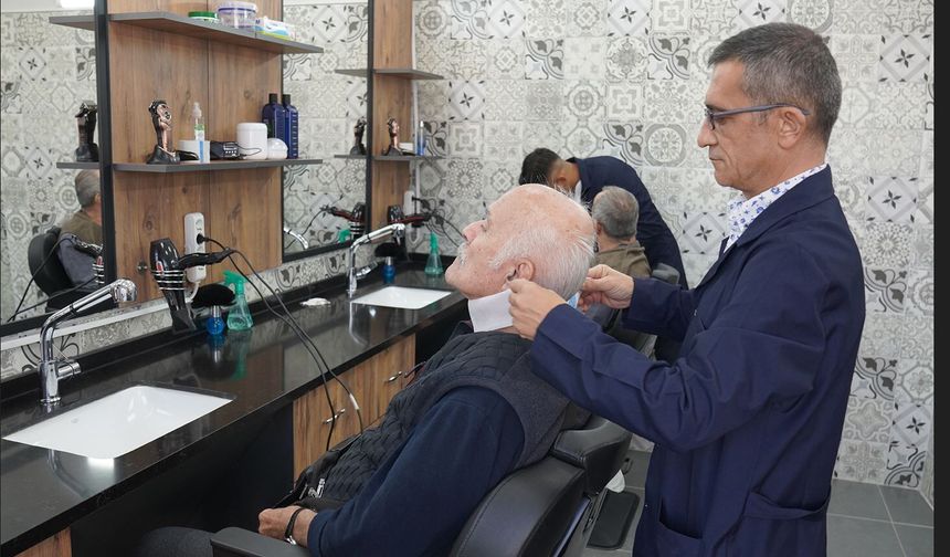 Tepebaşı Belediyesi Kent Berberinde 997 Vatandaşa Hizmet