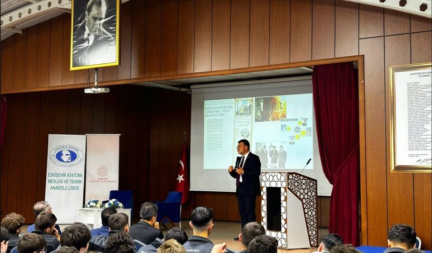 Prof. Dr. Mandal Eskişehir'de Mezun Olduğu Okulda Öğrencilerle Buluştu