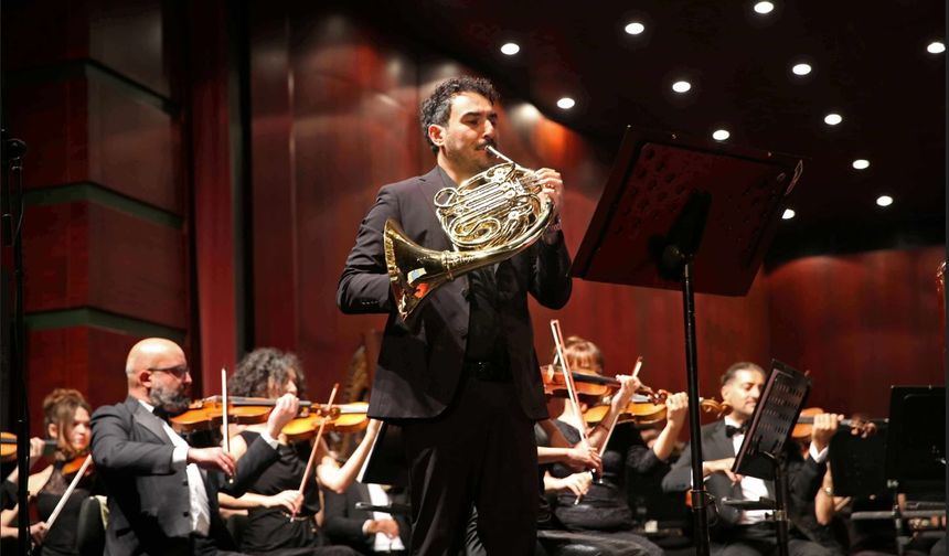 Büyükşehir Senfoni Orkestrası Glıère Ve Brahms’ın Eserlerini Seslendirdi