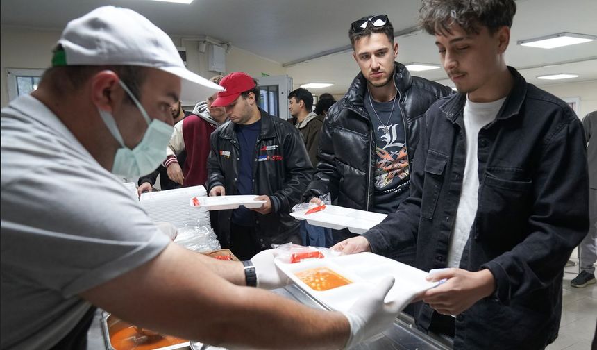 69 Bin Öğrenciyle Aynı Sofrada