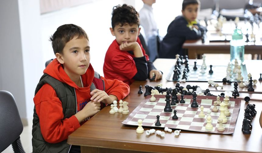 Tepebaşı’nda 115 Çocuk Satrançla Geleceğe Hazırlanıyor