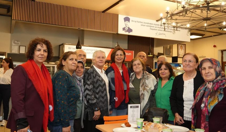 Ayşe Ünlüce Emeklilerle Aynı Sofrada Buluştu