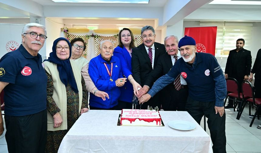 Vali Yılmaz Huzurevi Sakinleriyle Kahvaltıda Buluştu