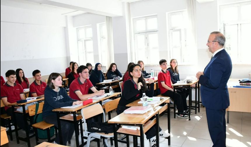 Sinan Aydın'dan Cemal Mümtaz Sosyal Bilimler Lisesine Ziyaret
