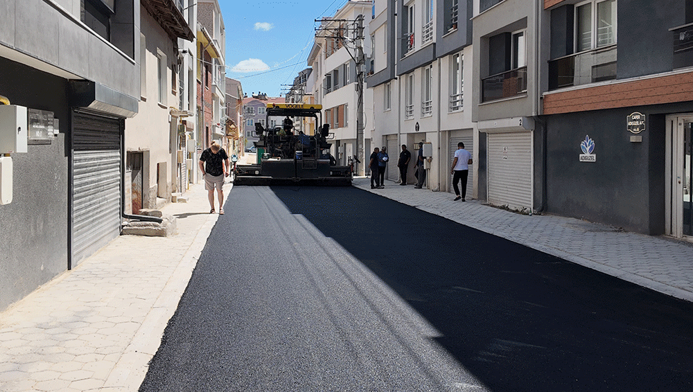 Ertuğrulgazi’de hummalı çalışma: Sokaklar tek tek asfaltlanıyor