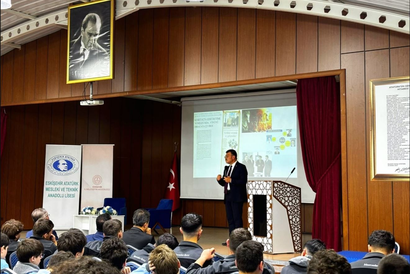 Prof. Dr. Mandal Eskişehir'de Mezun Olduğu Okulda Öğrencilerle Buluştu